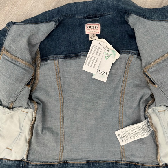 Guess NWT Women’s Distressed Denim Jacket Size Small - Picture 15 of 15